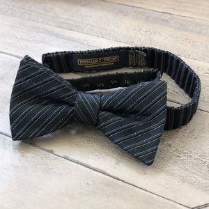 Donald Trump Signature Collection Pre-tied Bow tie